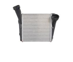 VW Интеркулер Touareg 3,0-4,2 TD 09/02- правый