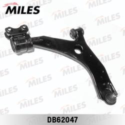 DB62047 Рычаг MAZDA 3 03- пер.подв.нижн.прав.