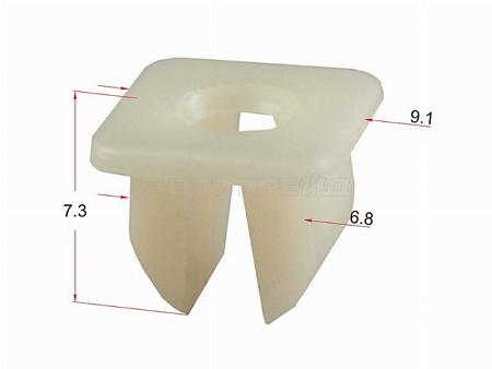 Клипса NISSAN (1 шт.)